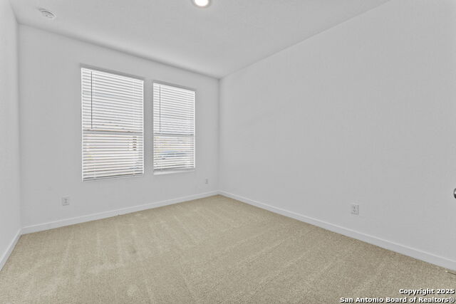 Image 4 of 28 For 740 Horsetail Ln