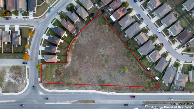 Listing photo id 1 for 909 Klein Road W