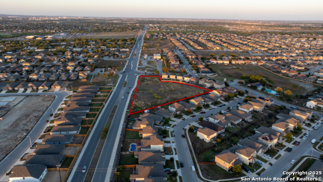 Listing photo id 5 for 909 Klein Road W