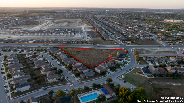 Listing photo id 6 for 909 Klein Road W