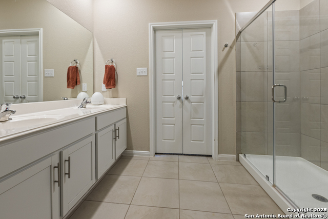 Image 16 of 31 For 6123 Quiet Oak Place