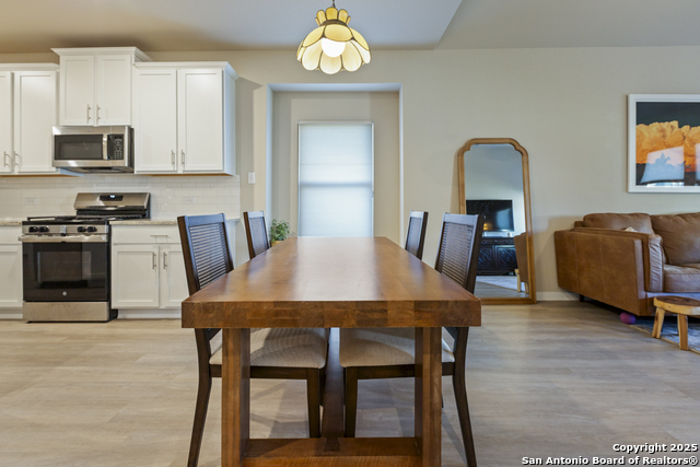 Image 7 of 31 For 6123 Quiet Oak Place