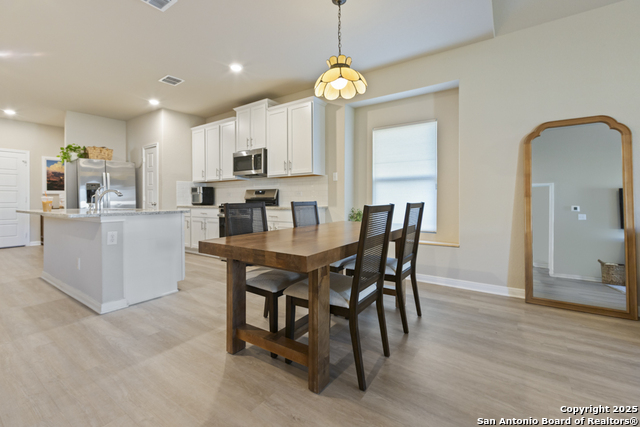 Image 8 of 31 For 6123 Quiet Oak Place