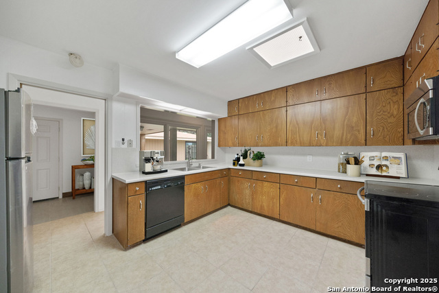 Image 21 of 45 For 8390 Verde N