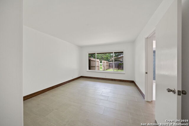 Image 30 of 45 For 8390 Verde N