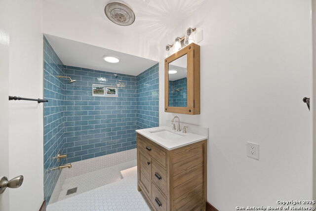 Image 31 of 45 For 8390 Verde N