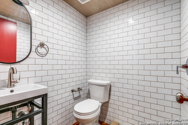 Image 40 of 45 For 8390 Verde N