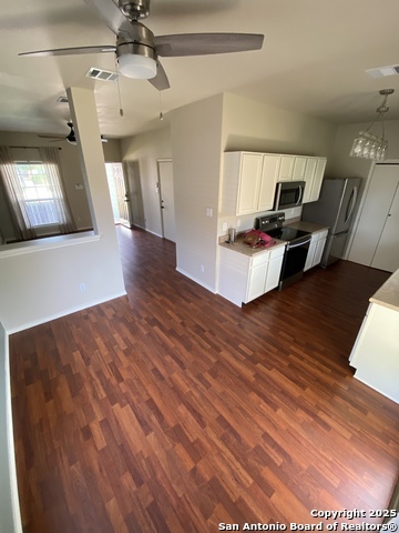 Image 2 of 11 For 826 Brandon Willow