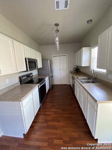 Image 3 of 11 For 826 Brandon Willow