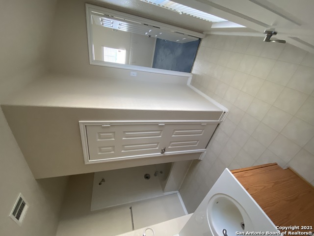 Image 17 of 22 For 707 Sycamore Moon