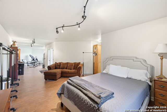 Listing photo id 36 for 3019 Single Peak