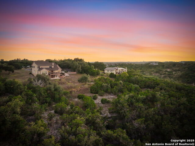 Listing photo id 2 for 3019 Single Peak