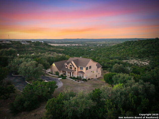 Listing photo id 42 for 3019 Single Peak