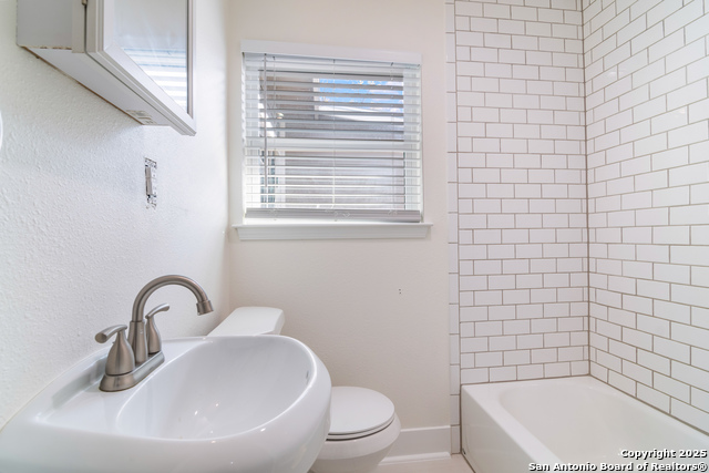 Image 23 of 36 For 166 El Monte