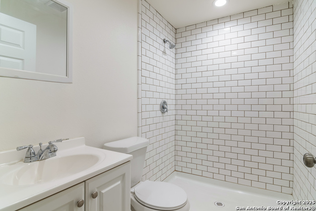 Image 25 of 36 For 166 El Monte