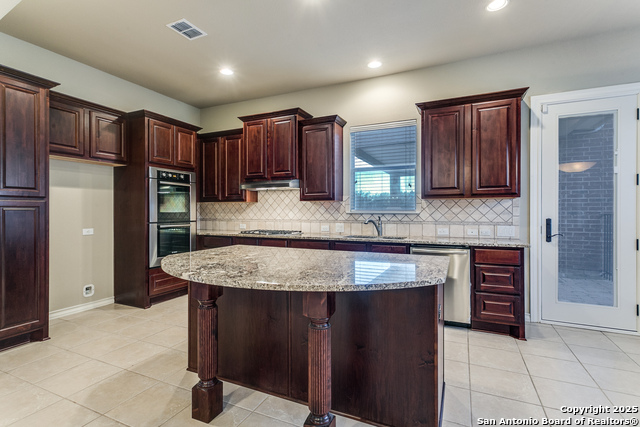 Image 10 of 33 For 18219 Mantle Dr