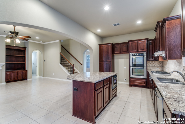 Image 7 of 33 For 18219 Mantle Dr