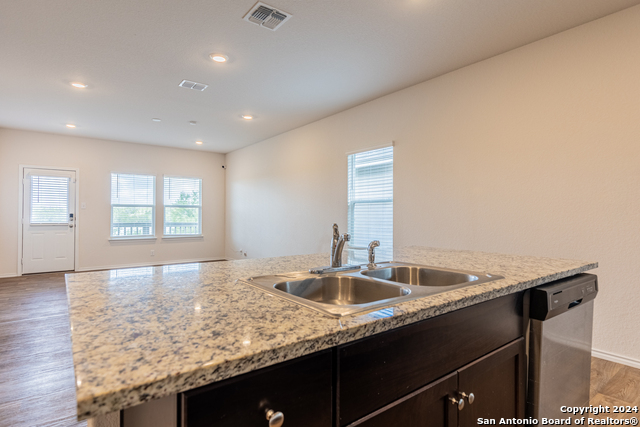 Listing photo id 9 for 13021 Kalinoski