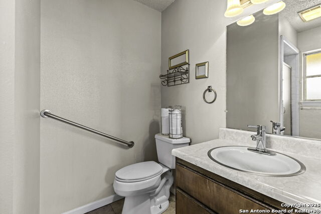 Image 18 of 37 For 171 Big Oak Drive