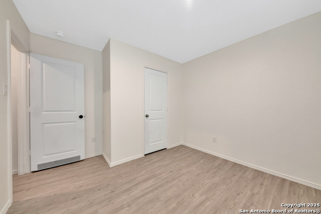 Image 15 of 19 For 6430 Level Flight