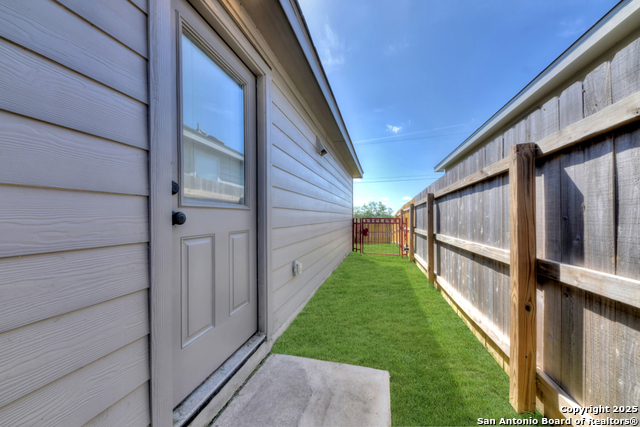 Image 16 of 19 For 6430 Level Flight