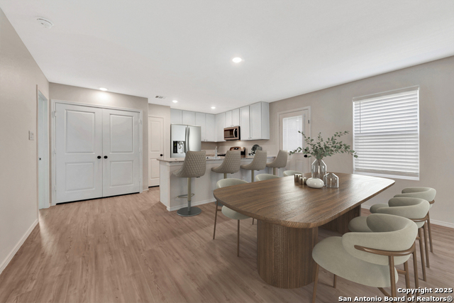 Image 4 of 19 For 6430 Level Flight