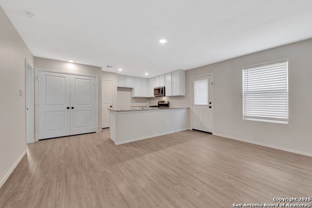 Image 6 of 19 For 6430 Level Flight