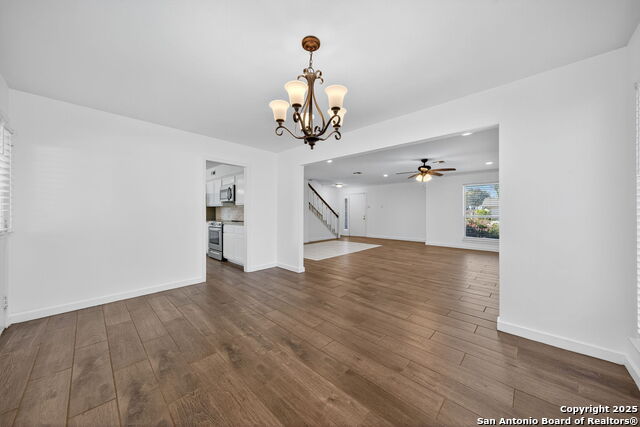 Image 11 of 30 For 405 Tanglewood W