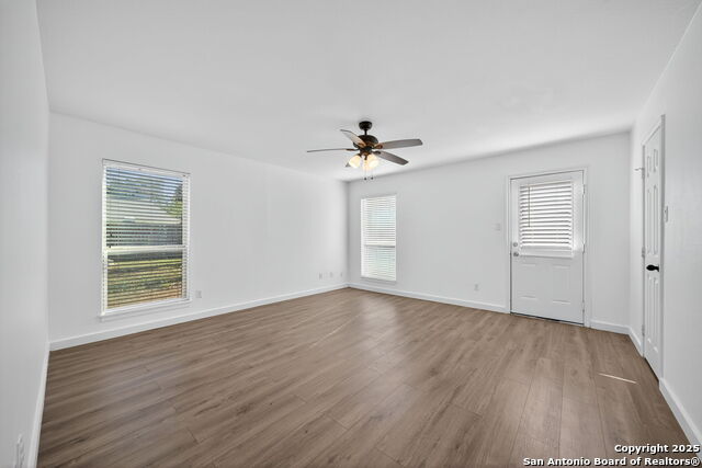 Image 12 of 30 For 405 Tanglewood W