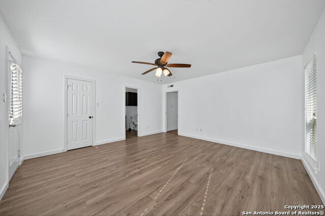 Image 13 of 30 For 405 Tanglewood W