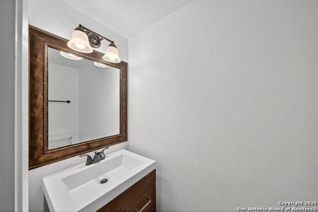 Image 15 of 30 For 405 Tanglewood W