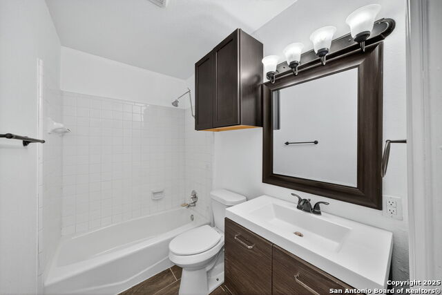 Image 19 of 30 For 405 Tanglewood W