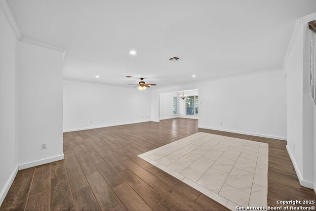 Image 22 of 30 For 405 Tanglewood W