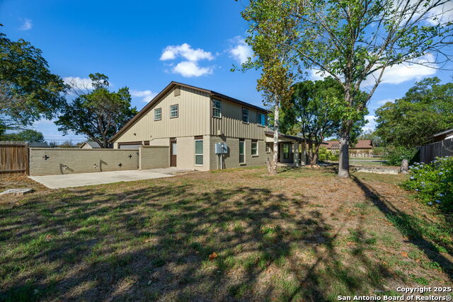 Image 28 of 30 For 405 Tanglewood W