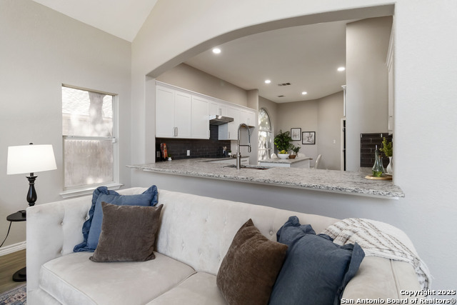 Image 14 of 40 For 14939 Gateview Dr