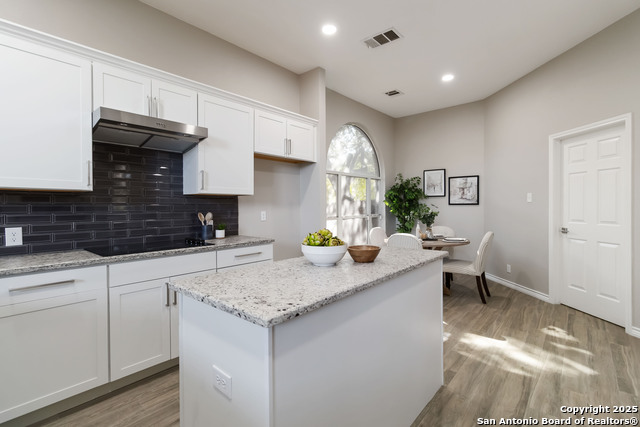 Image 18 of 40 For 14939 Gateview Dr