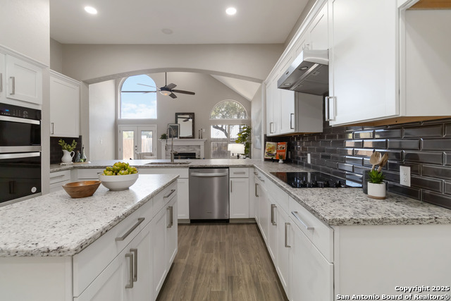 Image 21 of 40 For 14939 Gateview Dr