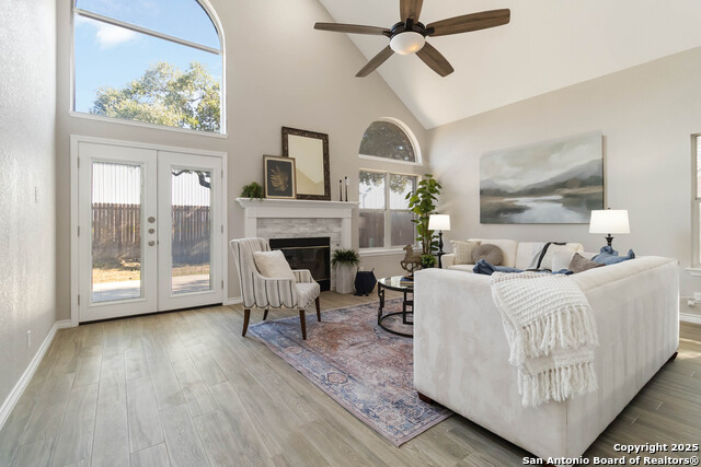 Image 9 of 40 For 14939 Gateview Dr