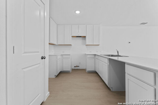 Image 10 of 22 For 2218 Collins Aly