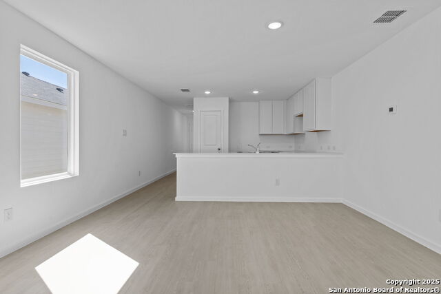 Image 14 of 22 For 2218 Collins Aly