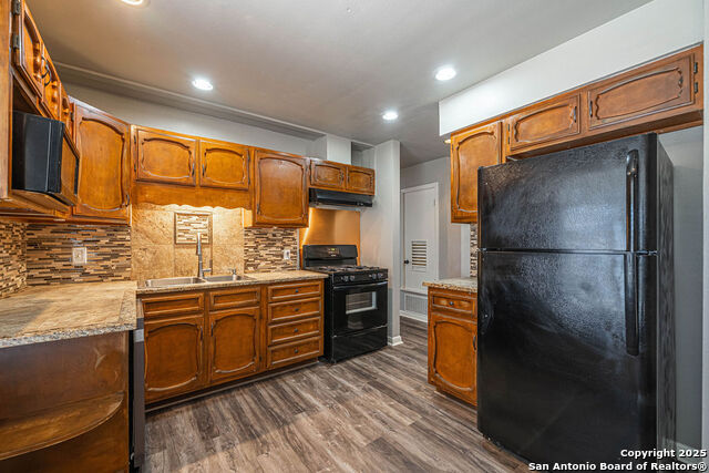 Image 10 of 27 For 106 Oakwood Dr