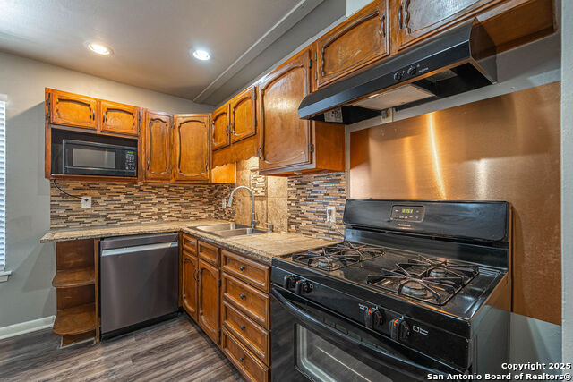 Image 12 of 27 For 106 Oakwood Dr