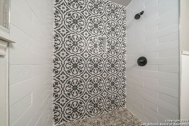 Image 15 of 27 For 106 Oakwood Dr