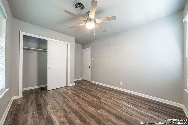 Image 17 of 27 For 106 Oakwood Dr