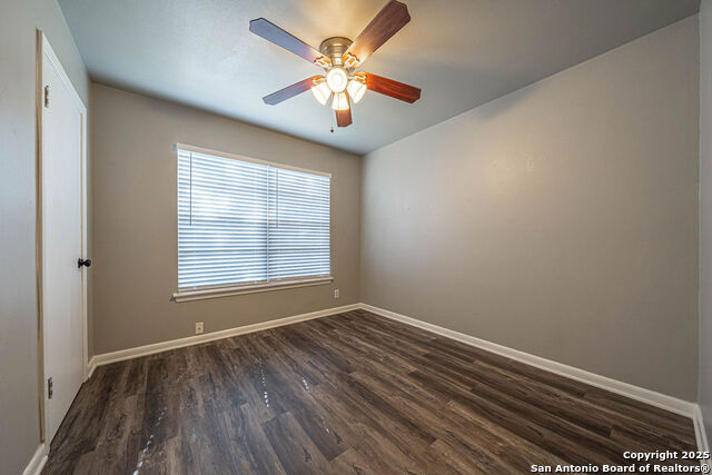 Image 18 of 27 For 106 Oakwood Dr