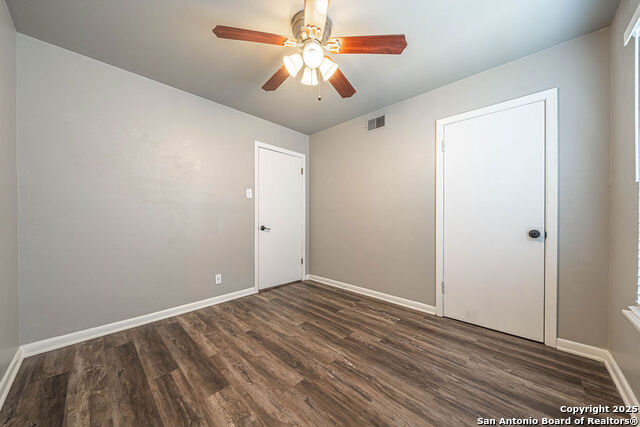 Image 19 of 27 For 106 Oakwood Dr