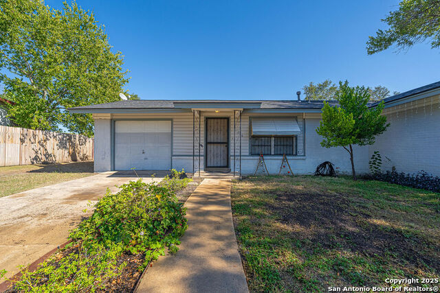 Image 4 of 27 For 106 Oakwood Dr