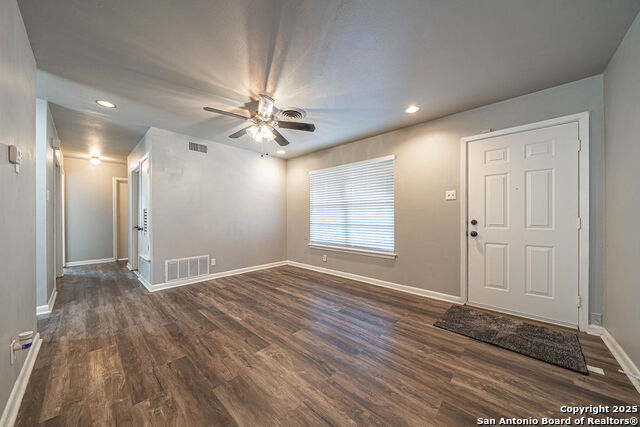 Image 5 of 27 For 106 Oakwood Dr