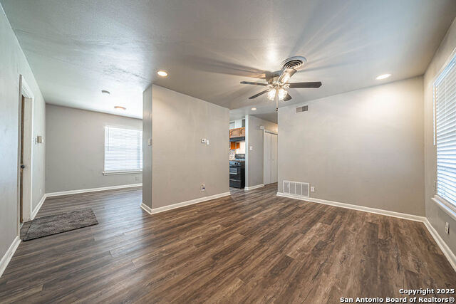 Image 6 of 27 For 106 Oakwood Dr