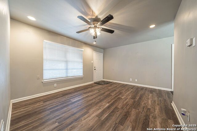 Image 7 of 27 For 106 Oakwood Dr